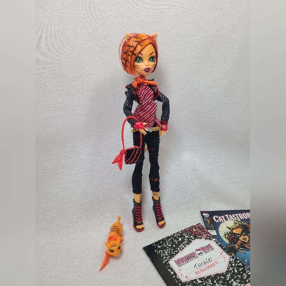 Monster High Toralei  Stripe First Wave With Purse, Journal, and Pet - Picture 4 of 5